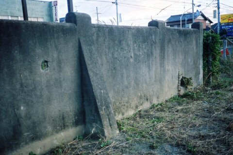 弾痕のある憲兵分遣隊跡写真