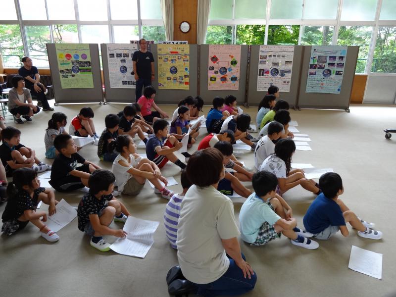 壁に見える新聞はチアーズクラブの小学生が作ったんだよ！