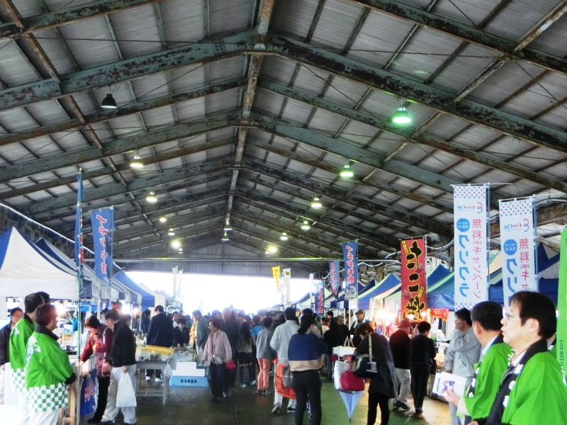 尾鷲イタダキ市会場