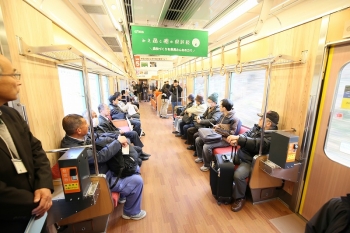 記念列車の車内