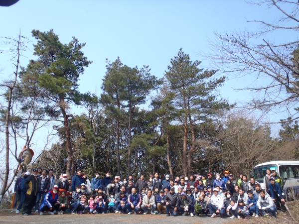 トヨタ車体　企業の森活動の参加者集合写真