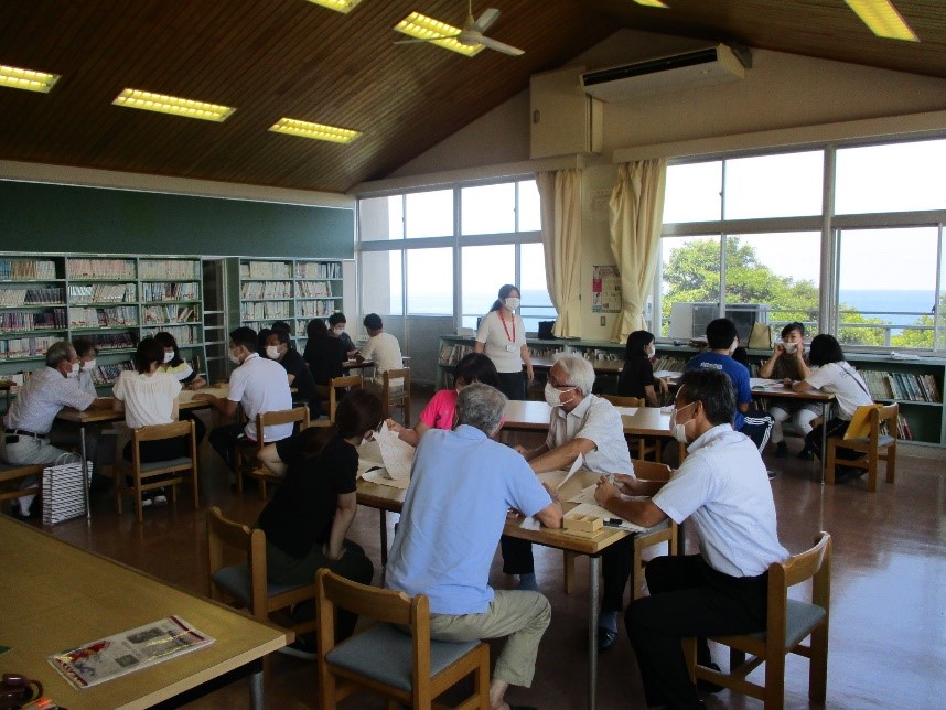 学校と地域が連携した訓練の様子